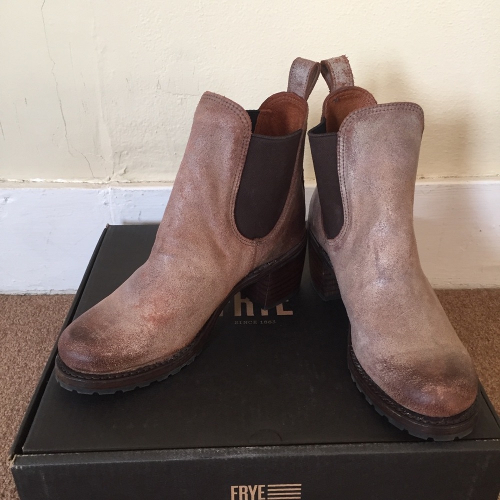 Frye Sabrina Chelsea Boots NWT - Picture 4 of 7